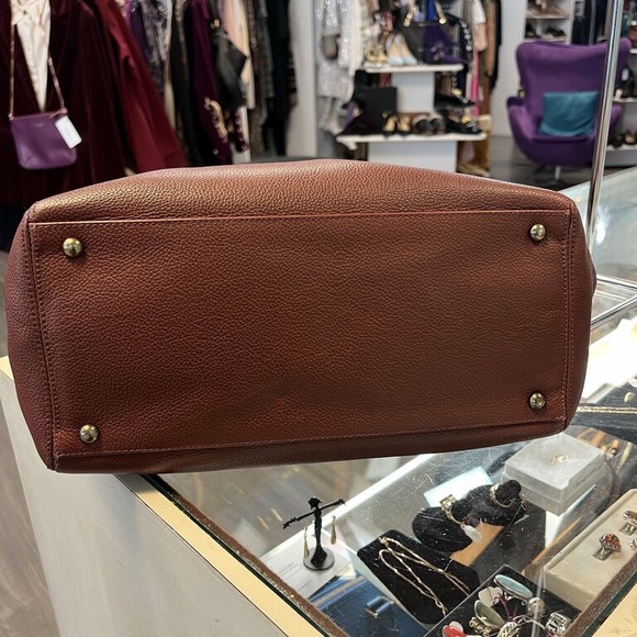 Chanel Executive Tote - Picture 3 of 14